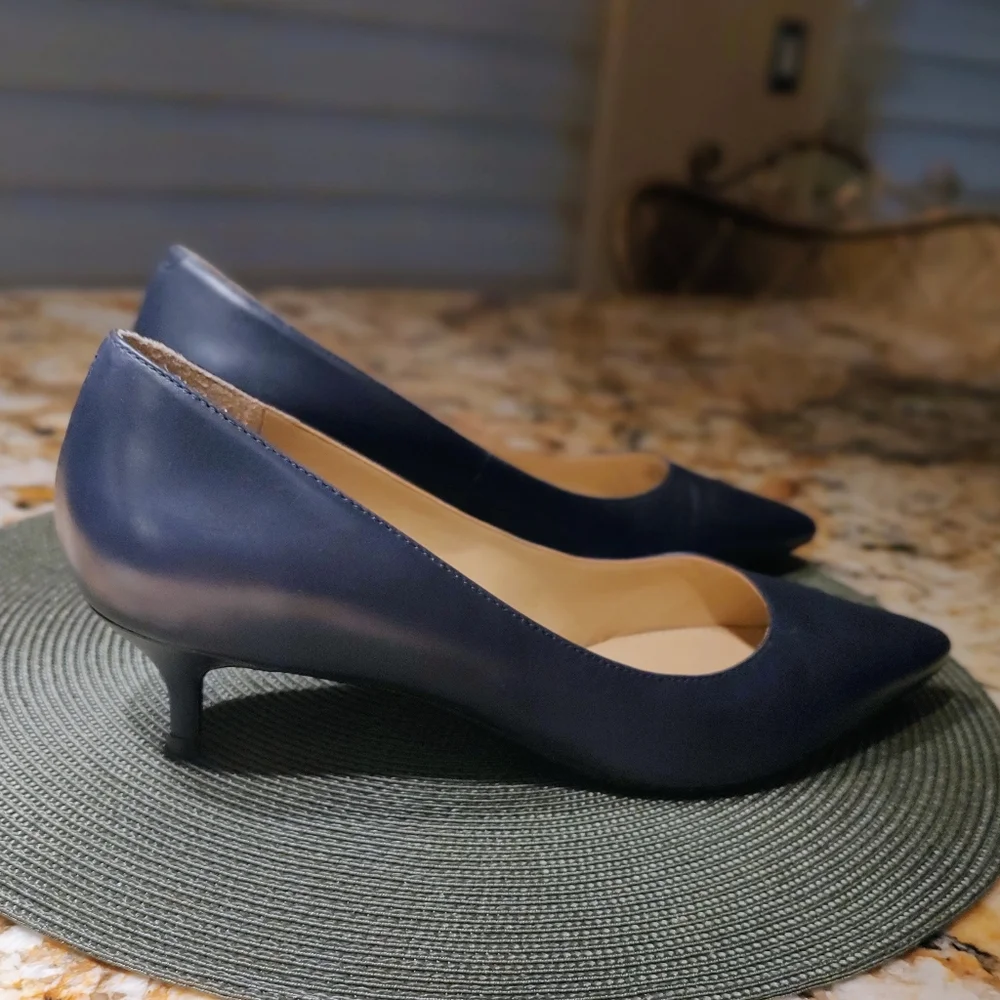 Talbots Classic Dark Blue Heels. Women's Size 9 - Picture 11 of 16